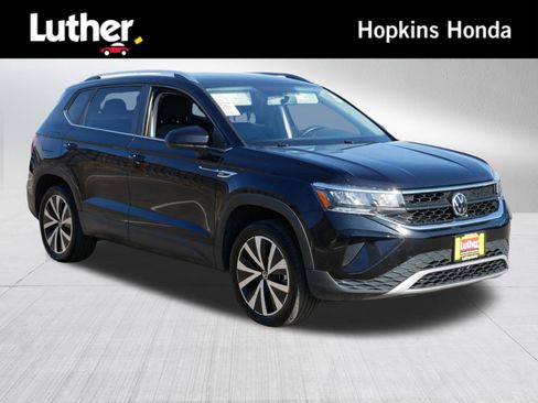 Used 2022 Volkswagen Taos SE image 1