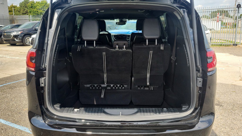 Used 2025 Chrysler Pacifica Select FWD image 10