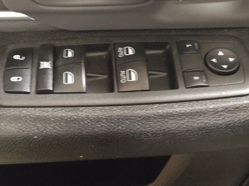 Used 2022 RAM 1500 Classic SLT RWD image 27