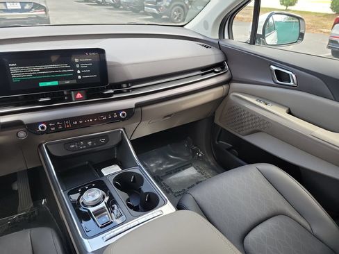 New 2026 Kia Carnival EX FWD image 25