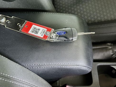 Used 2019 Ford Transit Connect XLT FWD image 29