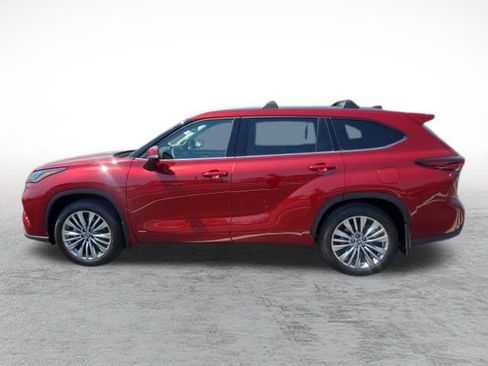 Certified 2026 Toyota Highlander Platinum AWD/4WD image 8