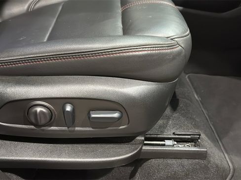 Used 2023 Chevrolet Traverse RS image 13