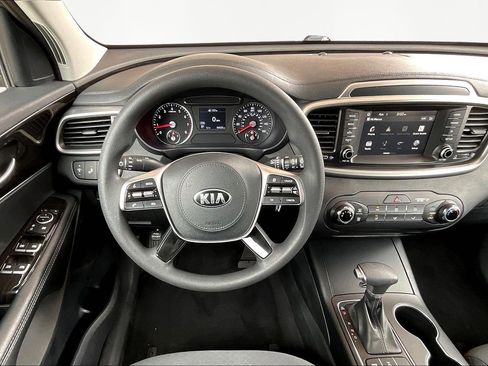 Used 2020 Kia Sorento LX image 9