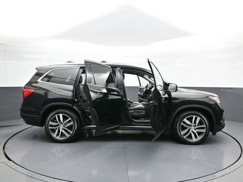 Used 2017 Honda Pilot Elite image 46