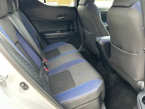 Used 2022 Toyota C-HR XLE image 11