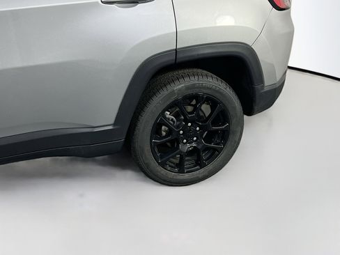 Used 2022 Jeep Compass Altitude w/ Sun and Sound Group image 28