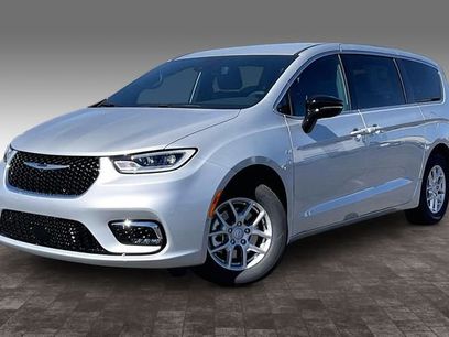 New 2026 Chrysler Pacifica Select