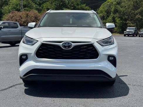Used 2023 Toyota Highlander XLE FWD image 8