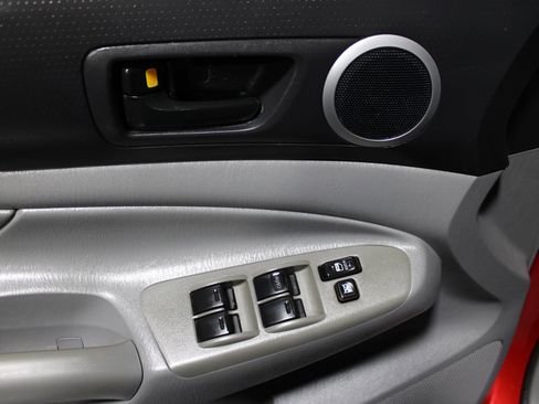 Used 2011 Toyota Tacoma PreRunner w/ SR5 Pkg #2 RWD image 10