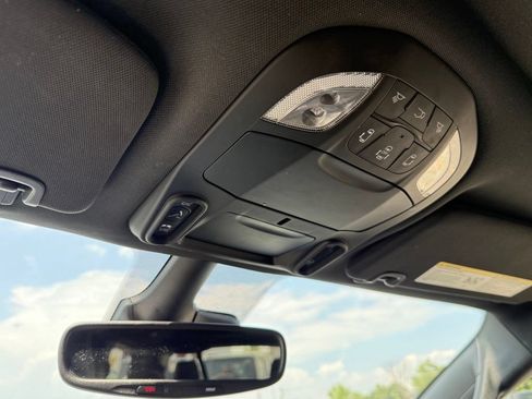 Used 2025 Chrysler Pacifica Limited FWD image 21