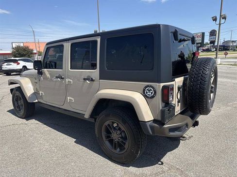 Used 2016 Jeep Wrangler Unlimited Sahara AWD/4WD image 7