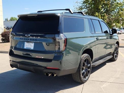 Used 2025 Chevrolet Suburban RST w/ Comfort Package AWD/4WD image 3
