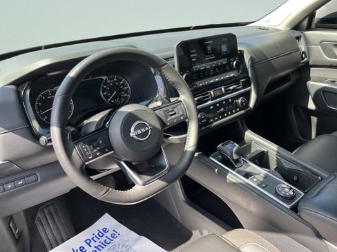 Used 2025 Nissan Pathfinder SL w/ SL Premium Package AWD/4WD image 14