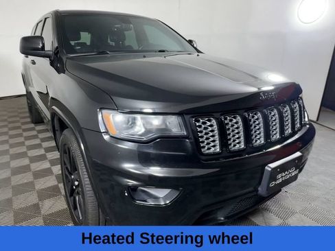 Used 2018 Jeep Grand Cherokee Altitude AWD/4WD image 5