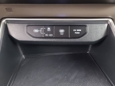 Used 2025 Kia Carnival FWD image 37