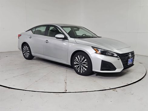 Used 2023 Nissan Altima 2.5 SV image 8