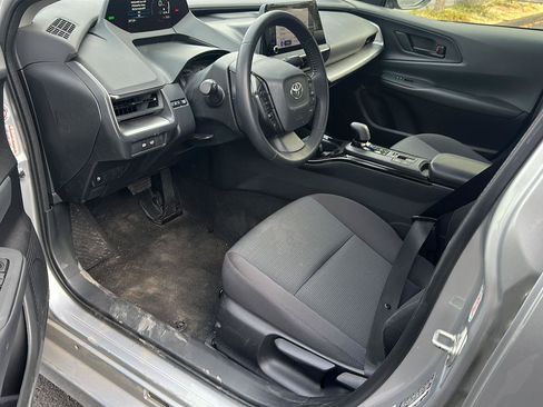Certified 2025 Toyota Prius LE FWD image 6