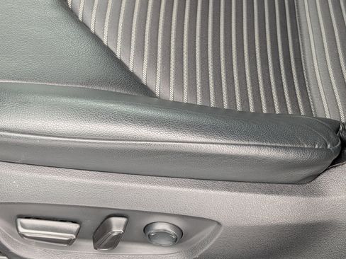 Used 2021 Toyota Camry SE image 11