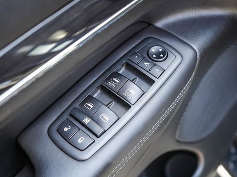 Used 2020 Jeep Grand Cherokee Overland RWD image 20