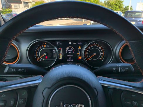 Used 2023 Jeep Gladiator Mojave w/ Cold Weather Group AWD/4WD image 16