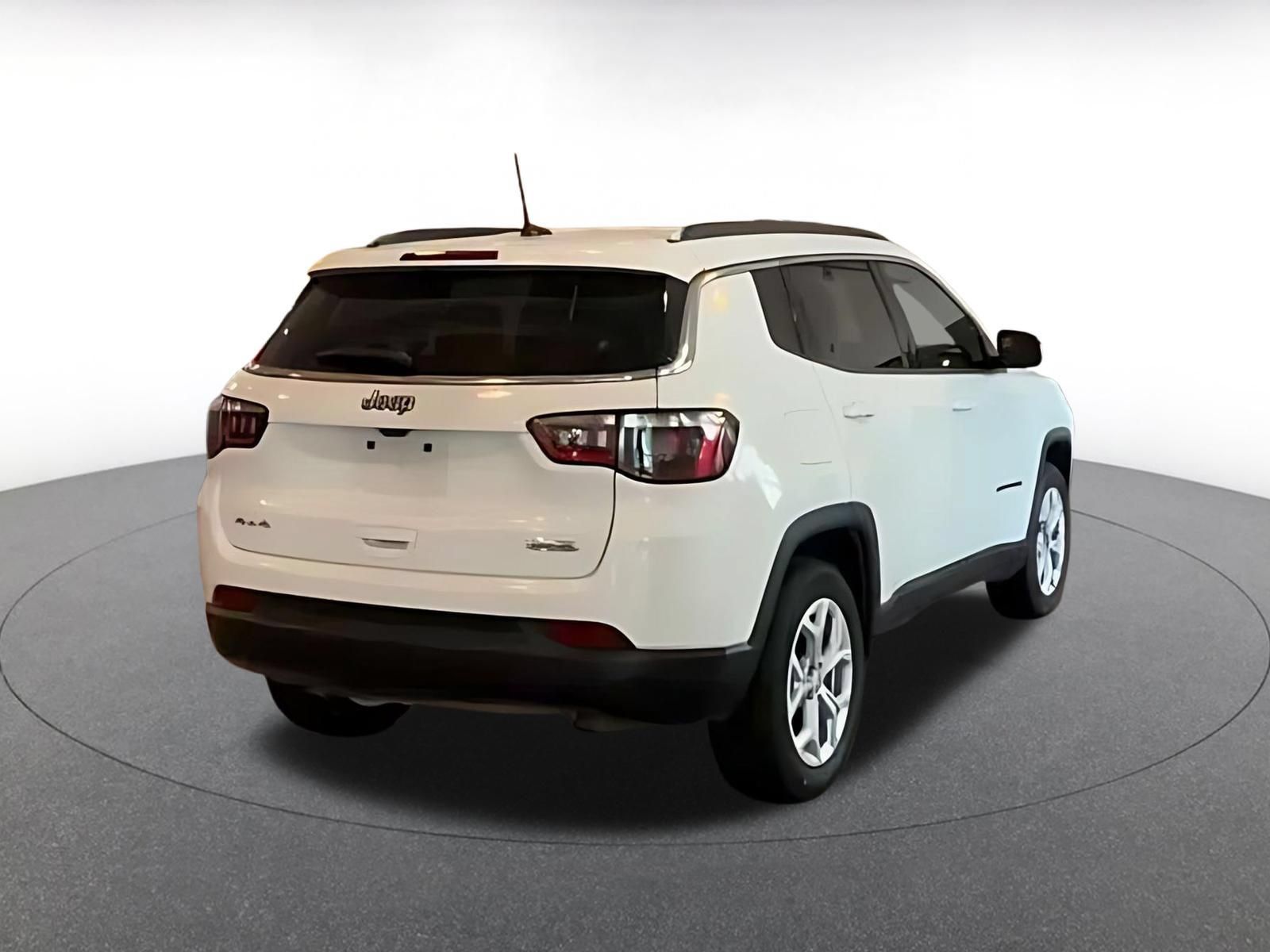 Used 2025 Jeep Compass Latitude AWD/4WD image 13