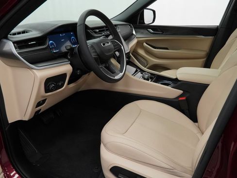 Certified 2025 Jeep Grand Cherokee L Limited w/ Luxury Tech Group II AWD/4WD image 18