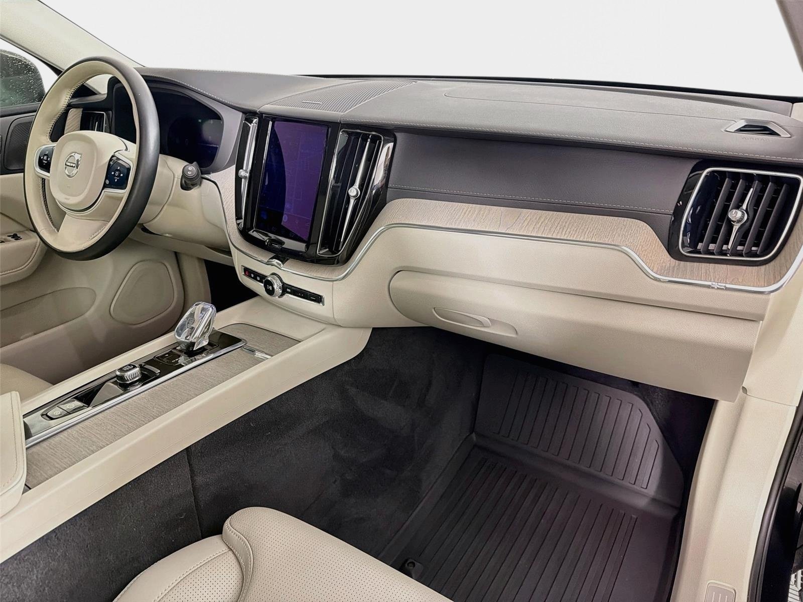Used 2022 Volvo XC60 B5 Inscription w/ Advanced Package FWD image 29