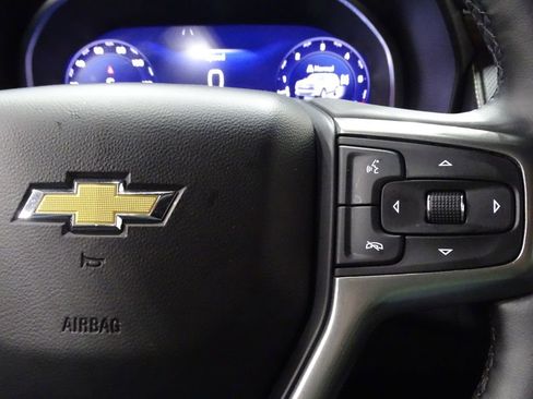 Used 2024 Chevrolet Suburban Premier image 28