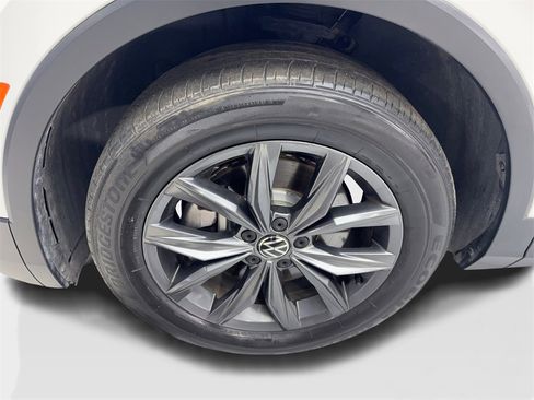 Used 2022 Volkswagen Tiguan SE image 91