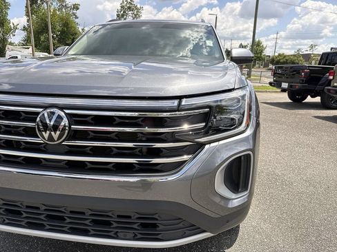 Used 2024 Volkswagen Atlas SE w/ Black Wheel Package FWD image 11