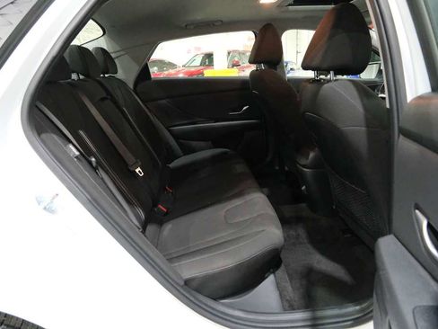 Used 2025 Hyundai Elantra SEL image 23