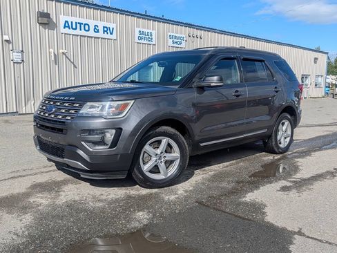 Used 2016 Ford Explorer XLT w/ Equipment Group 202A AWD/4WD image 2