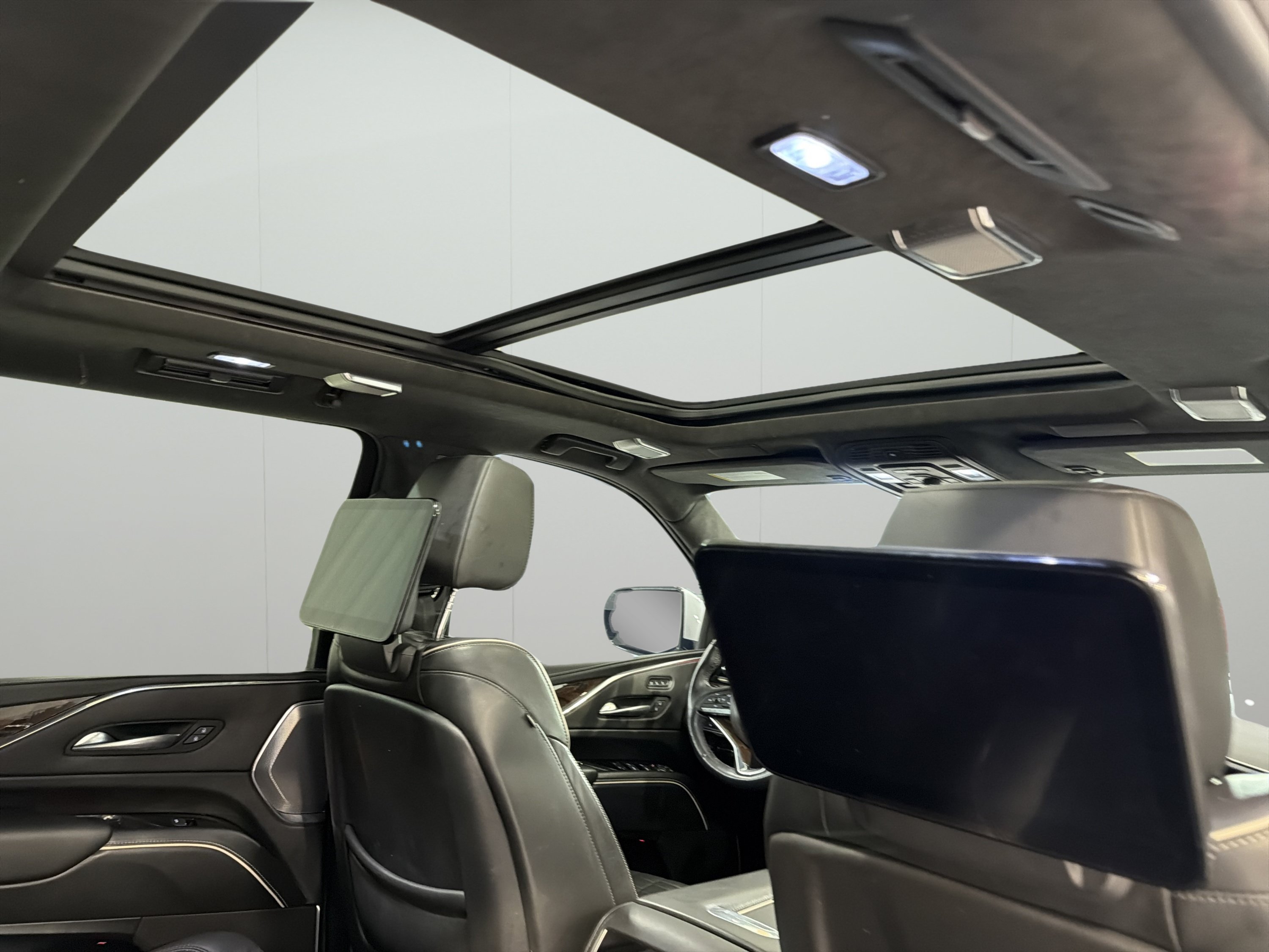 Used 2021 Cadillac Escalade ESV Sport Platinum w/ Heavy-Duty Trailer Package AWD/4WD image 14