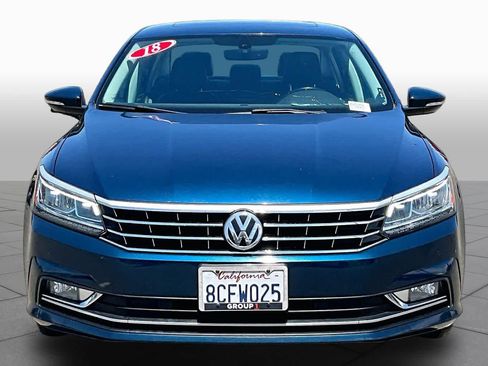 Used 2018 Volkswagen Passat 2.0T SE FWD image 3