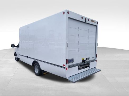 New 2025 Chevrolet Express 4500 w/ Power Convenience Package RWD image 12