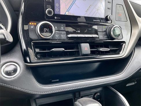 Used 2020 Toyota Highlander XLE image 24