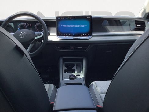 New 2025 Volkswagen Tiguan SE image 13