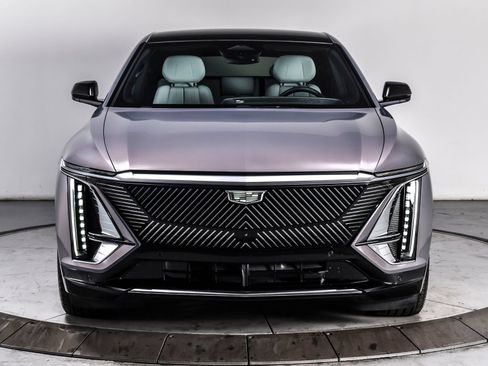 Used 2024 Cadillac Lyriq Luxury AWD/4WD image 2