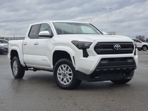 Used 2024 Toyota Tacoma SR5 image 2