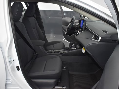 Used 2025 Toyota Corolla LE image 25