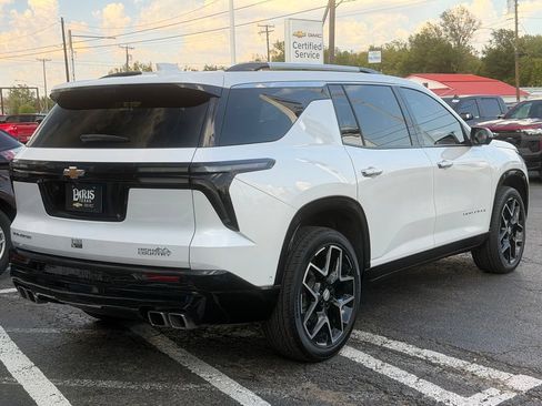 Used 2025 Chevrolet Traverse High Country FWD image 6