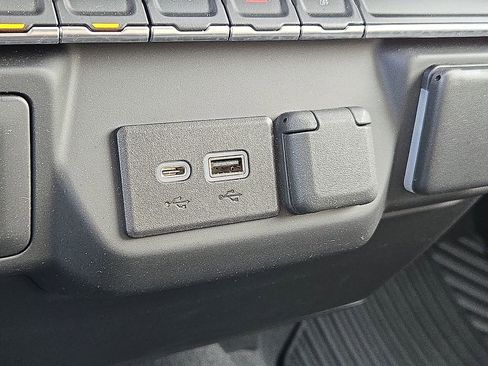 Used 2022 Chevrolet Silverado 1500 Custom image 29