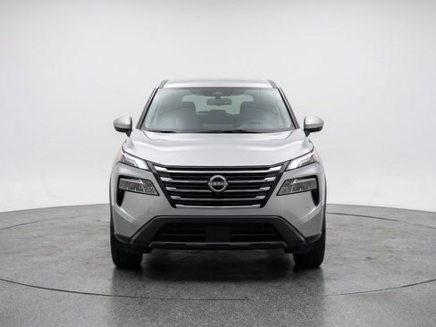 Used 2025 Nissan Rogue SV AWD/4WD image 2