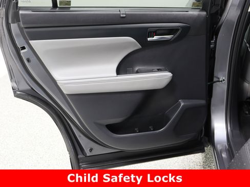 Used 2022 Toyota Highlander XLE image 29