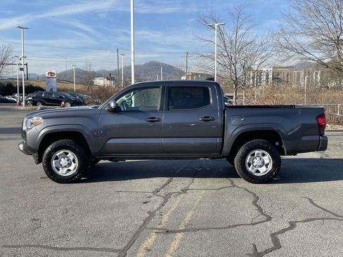 Used 2022 Toyota Tacoma SR w/ SR Convenience Package image 2