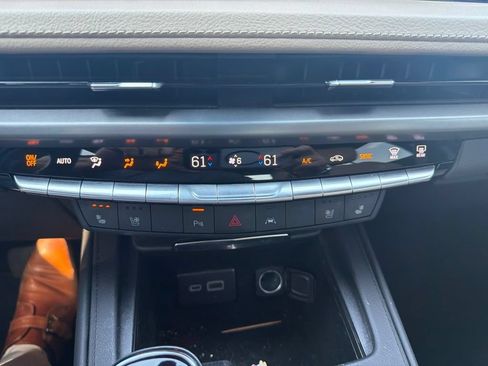 Used 2024 Cadillac XT4 Premium Luxury w/ Technology Package AWD/4WD image 12