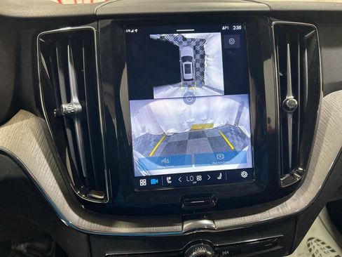 Used 2025 Volvo XC60 B5 Plus image 28