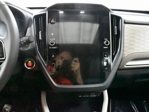 Used 2025 Subaru Forester Premium image 22