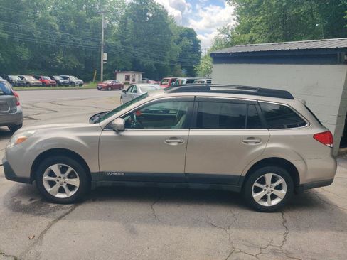 Used 2014 Subaru Outback 2.5i Limited w/ Moonroof Package AWD/4WD image 3